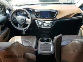 2017 Chrysler Pacifica Limited with VIN 2C4RC1GGXHR679820, listed as a Copart auction lot 60559165 with 68,425 mi miles and Salvage title. Bid and sale history available at DreamBid. Image 8.