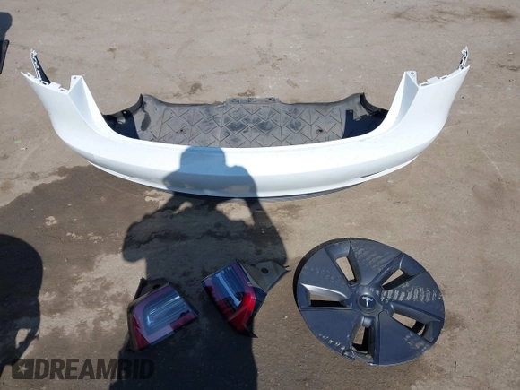 2023 Tesla Model 3 z VIN 5YJ3E1EA5PF401237, wystawiony jako IAAI lot #42520423 z przebiegiem 45 262 mil mil oraz . Historia ofert i sprzedaży dostępna na DreamBid. Obrazek 12.