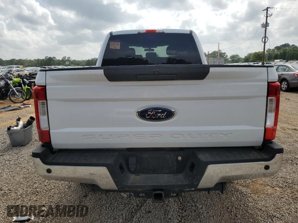 2017 Ford F-250 Lariat z VIN 1FT7W2BT8HEB90175, wystawiony jako Copart lot #59870335 z przebiegiem 271 555 mil mil oraz Czysty tytuł • Clean title. Historia ofert i sprzedaży dostępna na DreamBid. Obrazek 6.