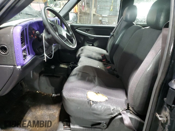 2005 Chevrolet Silverado 1500 Work Truck z VIN 2GCEK19V351307212, wystawiony jako Copart lot #84217594 z przebiegiem 175 380 mil mil oraz Szkoda całkowita • Salvage title. Historia ofert i sprzedaży dostępna na DreamBid. Obrazek 7.