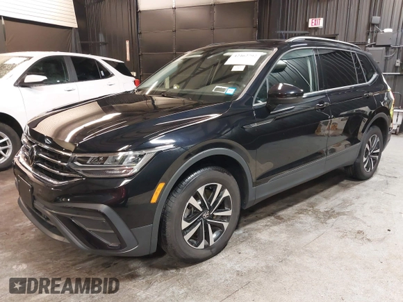 2024 Volkswagen Tiguan S with VIN 3VVFB7AX2RM134769, listed as a IAAI auction lot 42462792 with 1,733 mi miles and . Bid and sale history available at DreamBid. Image 18.