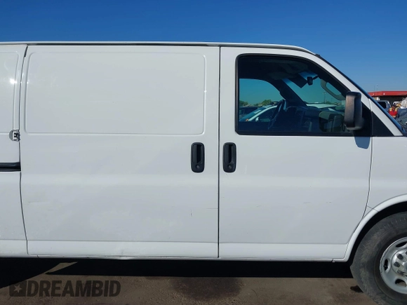 2017 Chevrolet Express Cargo Van with VIN 1GCWGBFF1H1102247, listed as a IAAI auction lot 40660637 with 105,126 mi miles. Bid and sale history available at carsss.com. Image 13.