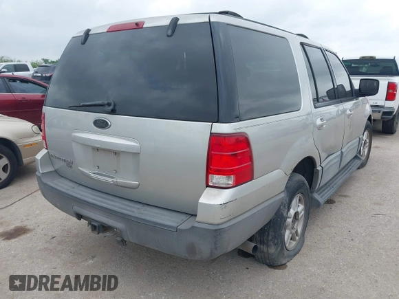 2004 Ford Expedition Special Service with VIN 1FMRU15W74LB37497, listed as a IAAI auction lot 41767762 with 271,767 mi miles. Bid and sale history available at carsss.com. Image 4.