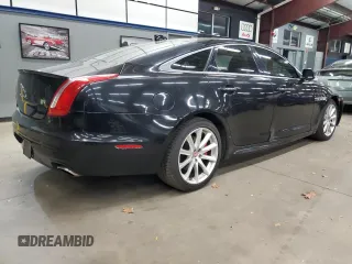 2016 Jaguar XJ R-Sport z VIN SAJWJ1CD0G8V98860, wystawiony jako Copart lot #79899934 z przebiegiem 72 410 mil mil oraz Czysty tytuł • Clean title. Historia ofert i sprzedaży dostępna na DreamBid. Obrazek 3.