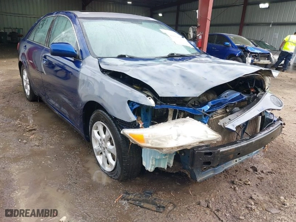 2011 Toyota Camry LE with VIN 4T1BF3EK2BU688013, listed as a IAAI auction lot 41923491 with 226,203 mi miles. Bid and sale history available at carsss.com. Image 1.