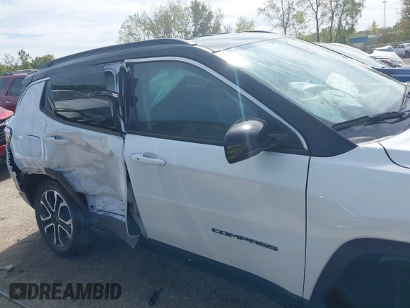 2022 Jeep Compass High Altitude with VIN 3C4NJDCB5NT232353, listed as a IAAI auction lot 40367558 with 8,602 mi miles and . Bid and sale history available at DreamBid. Image 13.