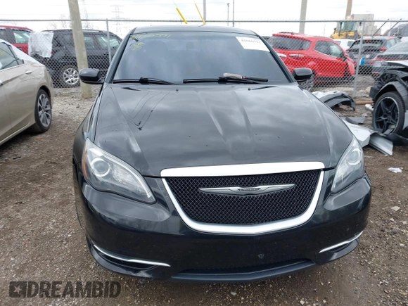 2014 Chrysler 200 Touring z VIN 1C3CCBBG9EN176683, wystawiony jako IAAI lot #42060591 z przebiegiem 115 408 mil mil oraz . Historia ofert i sprzedaży dostępna na DreamBid. Obrazek 12.
