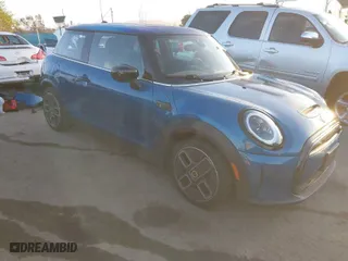 2022 MINI Hardtop 2 Door Cooper SE with VIN WMW13DJ09N2R91354, listed as a IAAI auction lot 41829217 with 29,017 mi miles. Bid and sale history available at carsss.com. Image 1.