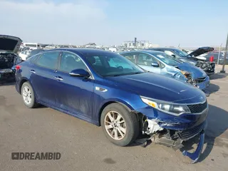 2017 Kia Optima LX z VIN 5XXGT4L36HG170392, wystawiony jako IAAI lot #42031186 z przebiegiem 122 071 mil mil oraz . Historia ofert i sprzedaży dostępna na DreamBid. Obrazek 1.