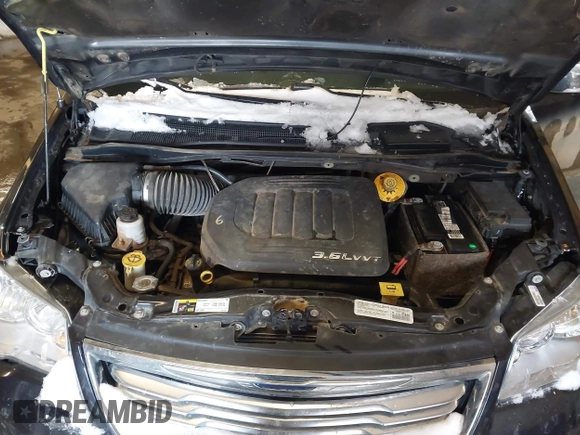 2014 Chrysler Town & Country Touring-L with VIN 2C4RC1CG4ER330072, listed as a IAAI auction lot 41533640 with 131,253 mi miles. Bid and sale history available at carsss.com. Image 10.