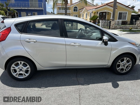 2015 Ford Fiesta SE z VIN 3FADP4EJ8FM167515, wystawiony jako IAAI lot #42153873 z przebiegiem 100 559 mil mil oraz . Historia ofert i sprzedaży dostępna na DreamBid. Obrazek 14.