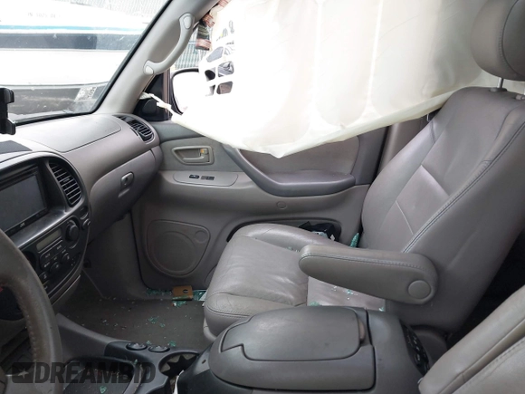 2006 Toyota Sequoia SR5 with VIN 5TDBT44A46S272938, listed as a IAAI auction lot 40974081 with 250,478 mi miles and . Bid and sale history available at DreamBid. Image 5.