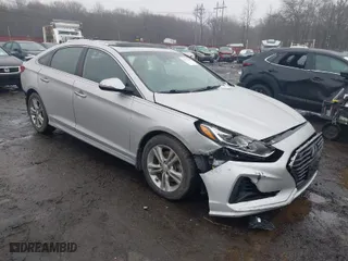 2018 Hyundai Sonata Limited with VIN 5NPE34AF0JH697780, listed as a IAAI auction lot 41571290 with 101,198 mi miles. Bid and sale history available at carsss.com. Image 1.