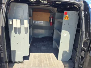 2015 Nissan NV200 SV z VIN 3N6CM0KN6FK711906, wystawiony jako IAAI lot #42514824 z przebiegiem 136 449 mil mil oraz . Historia ofert i sprzedaży dostępna na DreamBid. Obrazek 25.