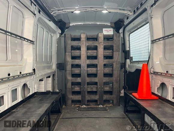 2018 Ford Transit z VIN 1FTYE1CM0JKB42346, wystawiony jako IAAI lot #42729426 z przebiegiem 94 207 mil mil oraz . Historia ofert i sprzedaży dostępna na DreamBid. Obrazek 9.