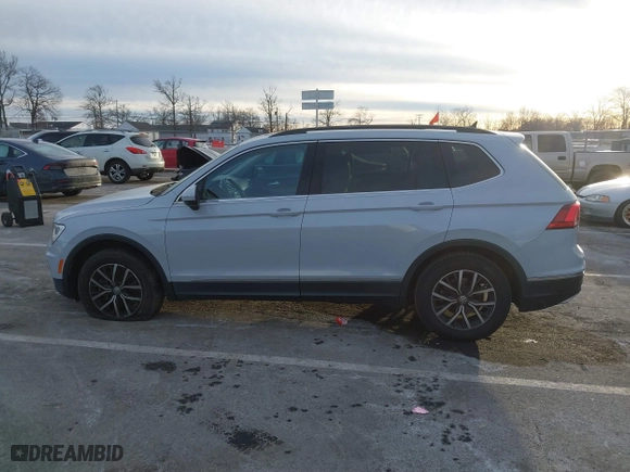 2018 Volkswagen Tiguan SEL with VIN 3VV3B7AX7JM195624, listed as a IAAI auction lot 41308188 with 96,698 mi miles. Bid and sale history available at carsss.com. Image 14.