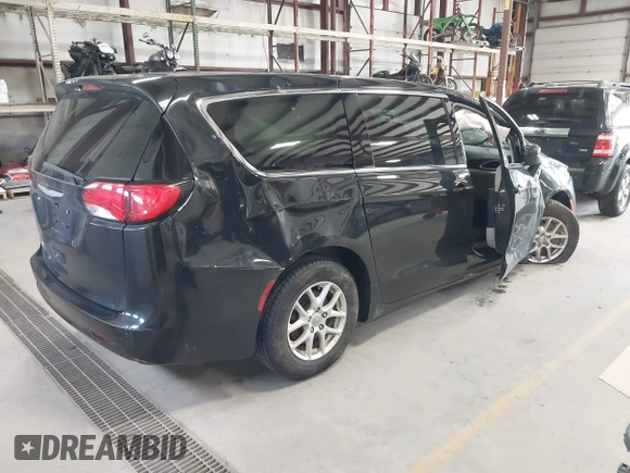 2017 Chrysler Pacifica Touring with VIN 2C4RC1DGXHR585294, listed as a IAAI auction lot 41971914 with 153,028 mi miles and . Bid and sale history available at DreamBid. Image 4.