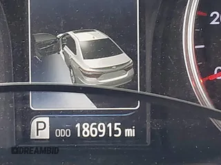 2017 Toyota Camry XLE z VIN 4T1BF1FK2HU712337, wystawiony jako IAAI lot #42389428 z przebiegiem 186 915 mil mil oraz . Historia ofert i sprzedaży dostępna na DreamBid. Obrazek 15.