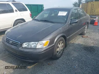 2000 Toyota Camry CE z VIN JT2BG28K3Y0513835, wystawiony jako IAAI lot #42309937 z przebiegiem 132 572 mil mil oraz . Historia ofert i sprzedaży dostępna na DreamBid. Obrazek 2.