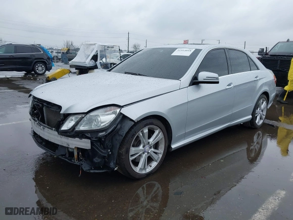 2013 Mercedes-Benz E-Class E 350 Luxury with VIN WDDHF8JB1DA720607, listed as a IAAI auction lot 41514018 with 135,926 mi miles. Bid and sale history available at carsss.com. Image 17.
