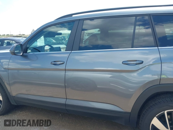 2024 Volkswagen Atlas SE with VIN 1V2HR2CAXRC528423, listed as a IAAI auction lot 42346922 with 38,637 mi miles and . Bid and sale history available at DreamBid. Image 14.
