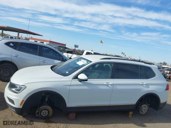 2020 Volkswagen Tiguan SE with VIN 3VV3B7AX0LM039721, listed as a IAAI auction lot 41627081 with 56,405 mi miles. Bid and sale history available at carsss.com. Image 14.