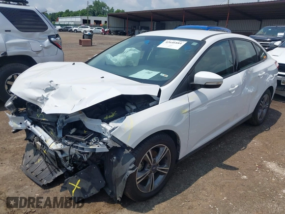 2018 Ford Focus SE z VIN 1FADP3FE5JL267982, wystawiony jako IAAI lot #42646881 z przebiegiem 40 163 mil mil oraz . Historia ofert i sprzedaży dostępna na DreamBid. Obrazek 2.