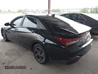 2022 Hyundai Elantra SEL z VIN KMHLM4AG5NU353950, wystawiony jako IAAI lot #42163270 z przebiegiem 30 362 mil mil oraz . Historia ofert i sprzedaży dostępna na DreamBid. Obrazek 3.