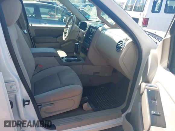 2006 Ford Explorer XLT with VIN 1FMEU73E06UB35020, listed as a IAAI auction lot 42159995 with 154,202 mi miles. Bid and sale history available at carsss.com. Image 5.