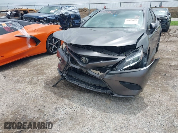 2019 Toyota Camry LE z VIN 4T1B11HK0KU715515, wystawiony jako IAAI lot #42155492 z przebiegiem 114 091 mil mil oraz . Historia ofert i sprzedaży dostępna na DreamBid. Obrazek 6.