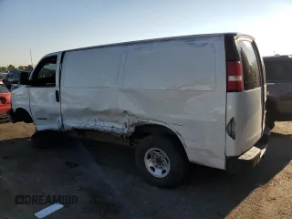 2003 GMC Savana Cargo Van with VIN 1GTGG25U031121692, listed as a Copart auction lot 70495844 with 57,614 mi miles and Salvage Title. Bid and sale history available at carsss.com. Image 2.