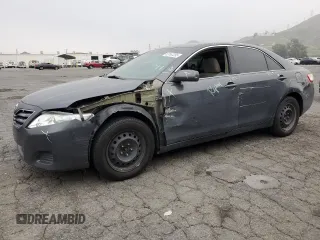 2010 Toyota Camry z VIN 4T1BF3EK4AU075728, wystawiony jako Copart lot #53167255 z przebiegiem 177 346 mil mil oraz Szkoda całkowita • Salvage title. Historia ofert i sprzedaży dostępna na DreamBid. Obrazek 1.