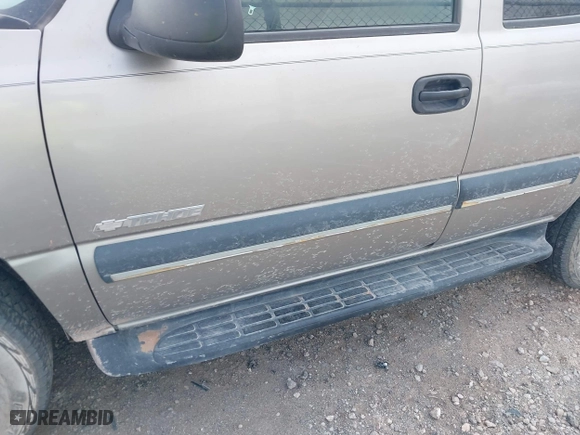 2003 Chevrolet Tahoe LS with VIN 1GNEC13V03R272663, listed as a IAAI auction lot 41933407 with 245,113 mi miles. Bid and sale history available at carsss.com. Image 6.