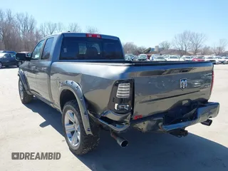 2013 Ram 1500 Sport z VIN 1C6RR7HT2DS530587, wystawiony jako IAAI lot #41742569 z przebiegiem 152 193 mil mil oraz . Historia ofert i sprzedaży dostępna na DreamBid. Obrazek 3.