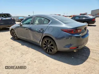 2024 Mazda 3 S Carbon Edition z VIN 3MZBPBCM8RM413340, wystawiony jako Copart lot #61095745 z przebiegiem 21 870 mil mil oraz Szkoda całkowita • Salvage title. Historia ofert i sprzedaży dostępna na DreamBid. Obrazek 2.