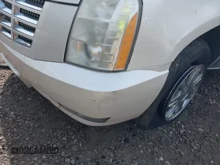 2007 Cadillac Escalade z VIN 1GYFK63887R287466, wystawiony jako IAAI lot #42118101 z przebiegiem Nie podano mil oraz . Historia ofert i sprzedaży dostępna na DreamBid. Obrazek 6.