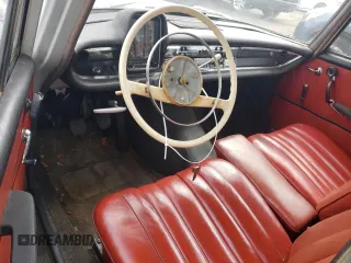 1962 Mercedes-Benz 190 z VIN 11001010026663, wystawiony jako Copart lot #77166834 z przebiegiem 47 390 mil mil oraz Tytuł czysty. Historia ofert i sprzedaży dostępna na DreamBid. Obrazek 8.