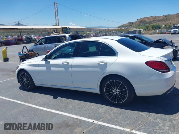 2019 Mercedes-Benz C 300 с VIN 55SWF8DB4KU294346, выставлен на аукционе IAAI как лот 42215950 с пробегом 81 881 миль миль и . История ставок и продаж доступна на DreamBid. Изображение 14.