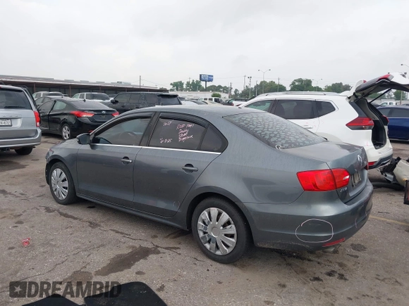 2013 Volkswagen Jetta SE with VIN 3VWDP7AJ2DM418282, listed as a IAAI auction lot 42100785 with 131,383 mi miles and . Bid and sale history available at DreamBid. Image 3.