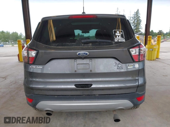 2017 Ford Escape SE z VIN 1FMCU9G93HUC97081, wystawiony jako IAAI lot #42327866 z przebiegiem 97 580 mil mil oraz . Historia ofert i sprzedaży dostępna na DreamBid. Obrazek 16.