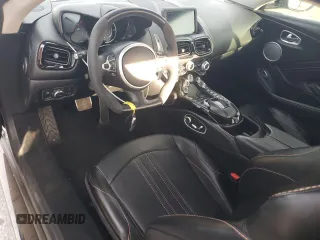 2020 Aston Martin Vantage z VIN SCFSMGAWXLGN04982, wystawiony jako Copart lot #81383264 z przebiegiem 30 891 mil mil oraz Szkody całkowita. Historia ofert i sprzedaży dostępna na DreamBid. Obrazek 8.