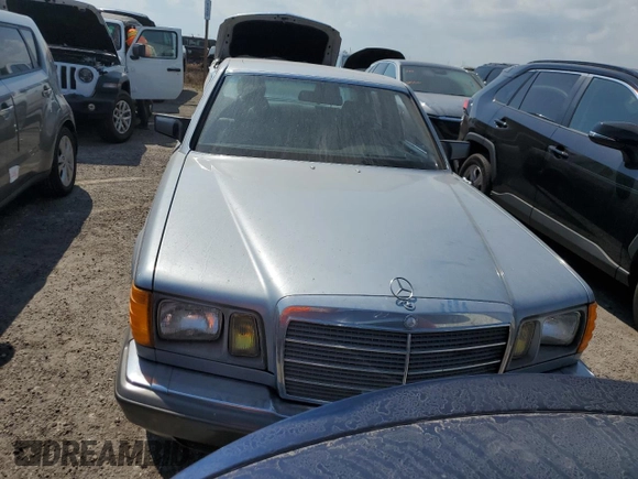 1984 Mercedes-Benz 500 z VIN WDBCA37B9EA072690, wystawiony jako Copart lot #76341244 z przebiegiem Nie podano mil oraz Szkoda całkowita • Salvage title. Historia ofert i sprzedaży dostępna na DreamBid. Obrazek 5.