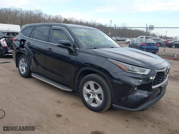 2021 Toyota Highlander L with VIN 5TDBZRBH7MS134660, listed as a IAAI auction lot 41682934 with 121,201 mi miles. Bid and sale history available at carsss.com. Image 1.