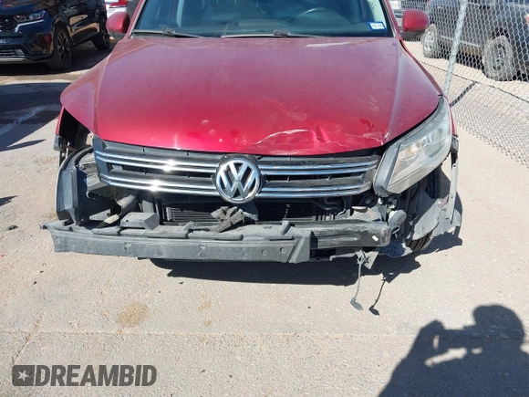 2013 Volkswagen Tiguan SE z VIN WVGBV7AX2DW006816, wystawiony jako IAAI lot #41702820 z przebiegiem 129 757 mil mil oraz . Historia ofert i sprzedaży dostępna na DreamBid. Obrazek 6.