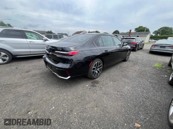 2024 BMW 7 Series with VIN WBA43EH01RCP42359, listed as a Copart auction lot 63657275 with 11,294 mi miles and Clean title. Bid and sale history available at DreamBid. Image 3.