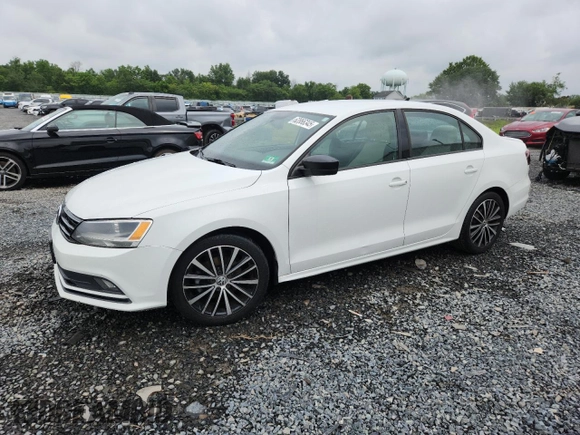 2015 Volkswagen Jetta SE z VIN 3VWD17AJ7FM220222, wystawiony jako Copart lot #62866345 z przebiegiem 68 273 mil mil oraz Szkoda całkowita • Salvage title. Historia ofert i sprzedaży dostępna na DreamBid. Obrazek 1.