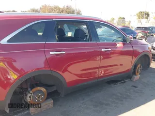 2017 Kia Sorento LX z VIN 5XYPG4A39HG278976, wystawiony jako IAAI lot #41830344 z przebiegiem 35 967 mil mil oraz . Historia ofert i sprzedaży dostępna na DreamBid. Obrazek 12.