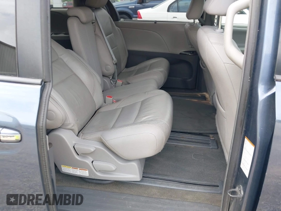 2015 Toyota Sienna XLE with VIN 5TDYK3DC1FS594123, listed as a IAAI auction lot 41944711 with 208,249 mi miles. Bid and sale history available at carsss.com. Image 8.