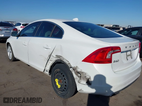 2015 Volvo S60 T5 Drive-E Premier z VIN YV140MFB4F2301427, wystawiony jako IAAI lot #41677045 z przebiegiem 103 262 mil mil oraz . Historia ofert i sprzedaży dostępna na DreamBid. Obrazek 6.