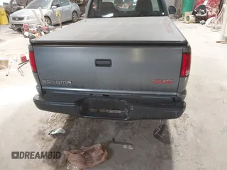 2002 GMC Sonoma SL with VIN 1GTCS145328187323, listed as a IAAI auction lot 41486479 with 85,993 mi miles. Bid and sale history available at carsss.com. Image 16.